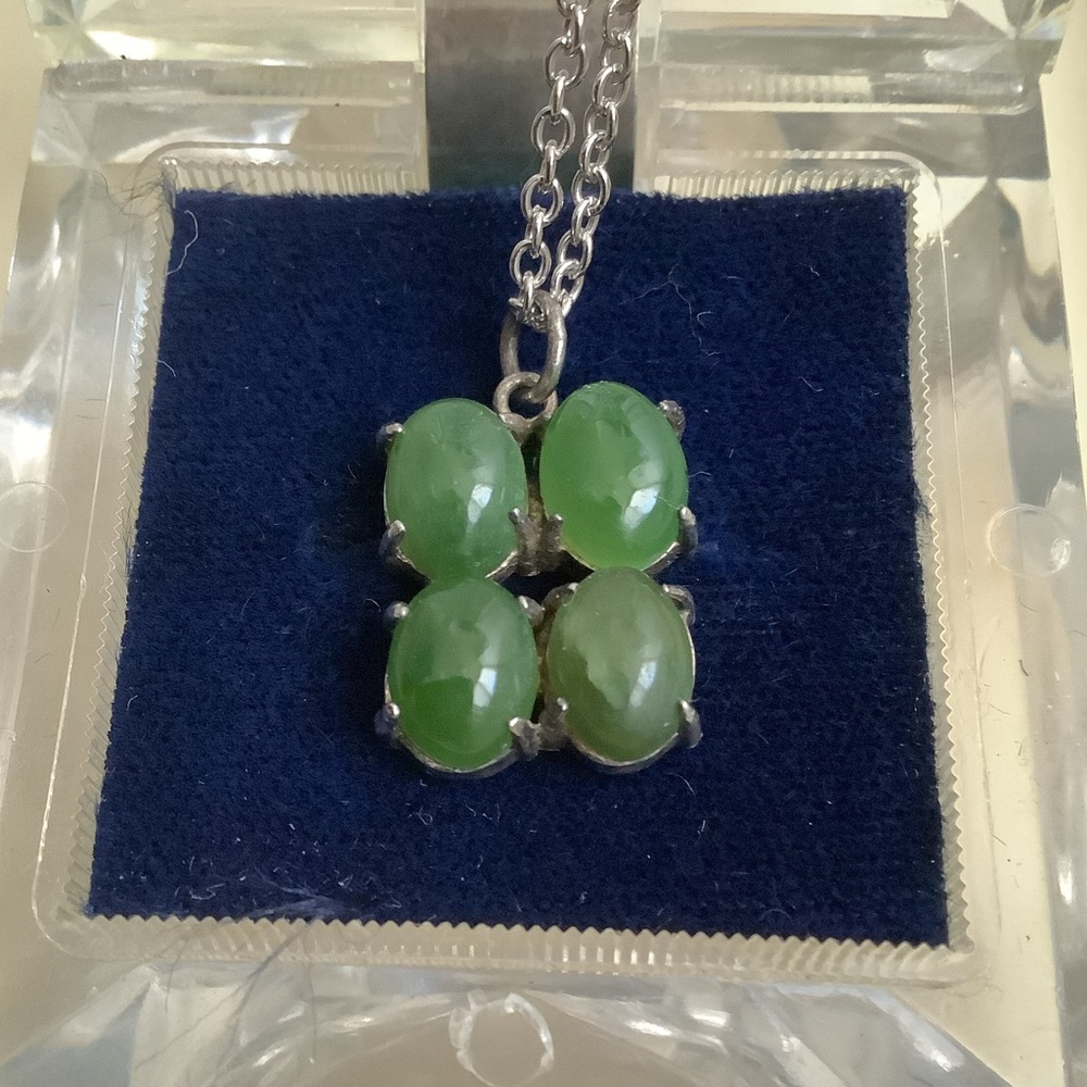 New vintage jade quatrefoil clover pendant necklace